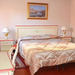Camera con letto king size